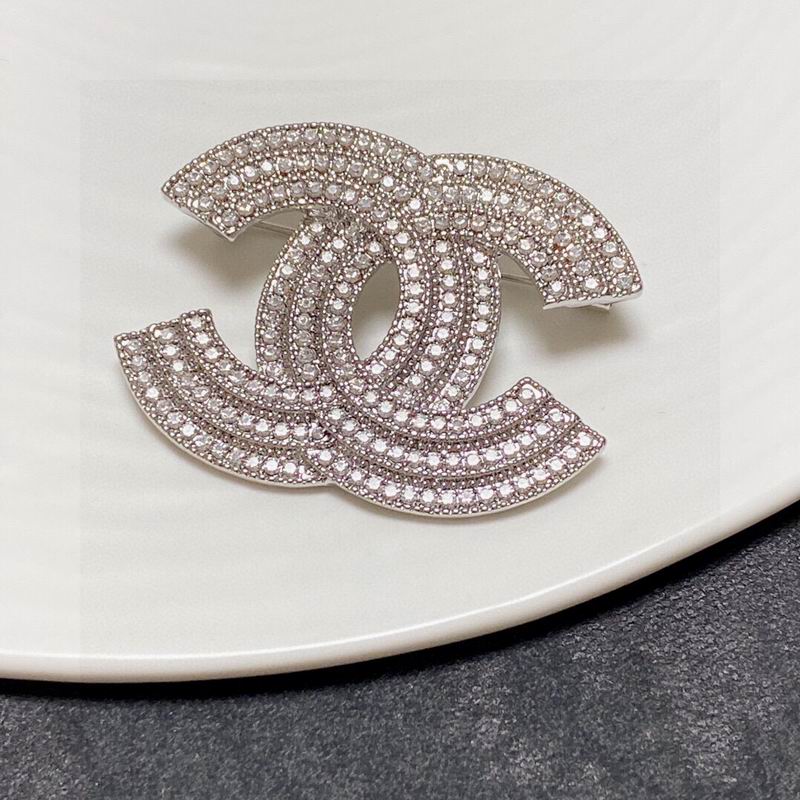 Chanel Brooch 1lyx129
